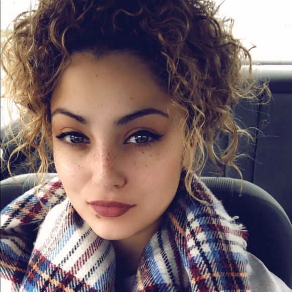 Meet your Posher, Mariah - Picture 1 of 1